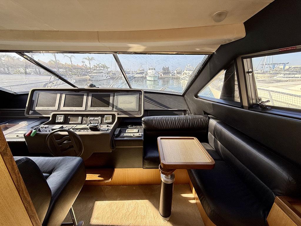 2005 FERRETTI YACHTS 731 